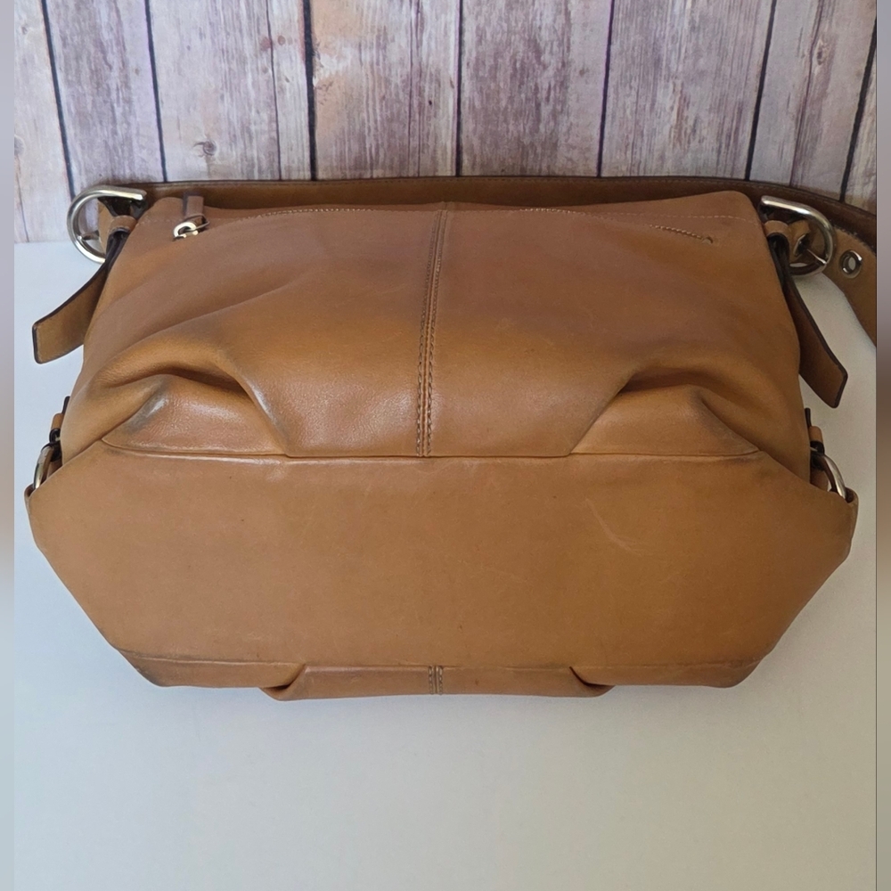 LOW START Coach Crossbody Bag GUC - Picture 9 of 16
